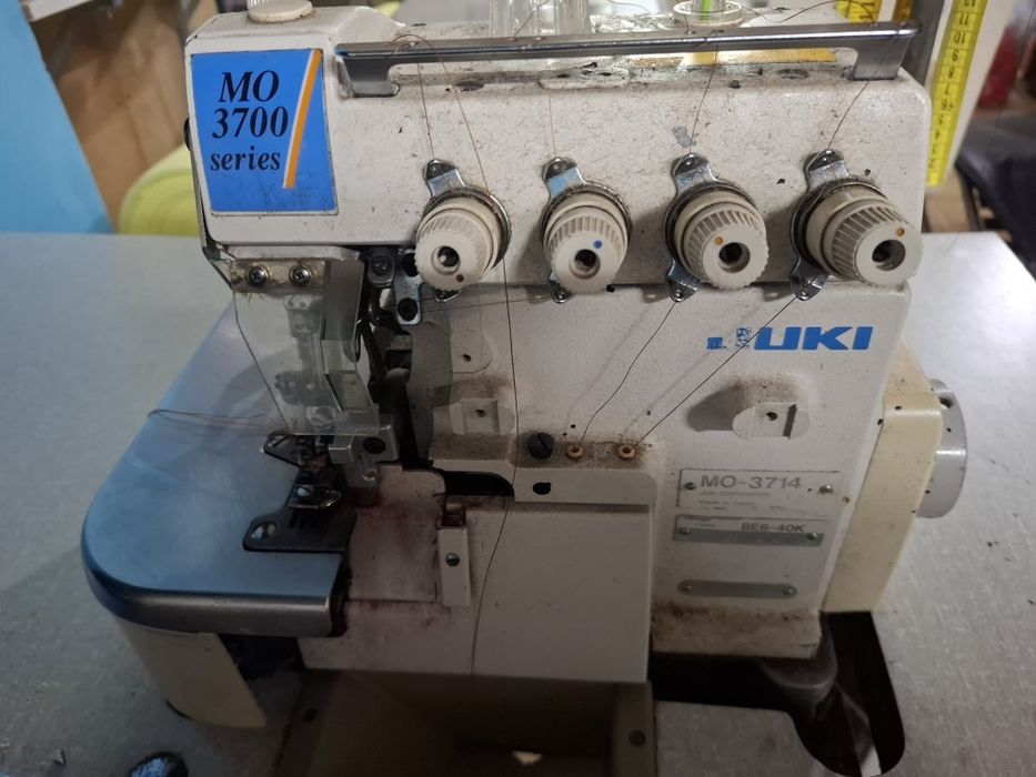 Maquina de corte e cose 2 agulhas