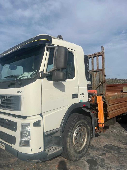 Camião Volvo FM6x2R  Tribasculane Com Grua