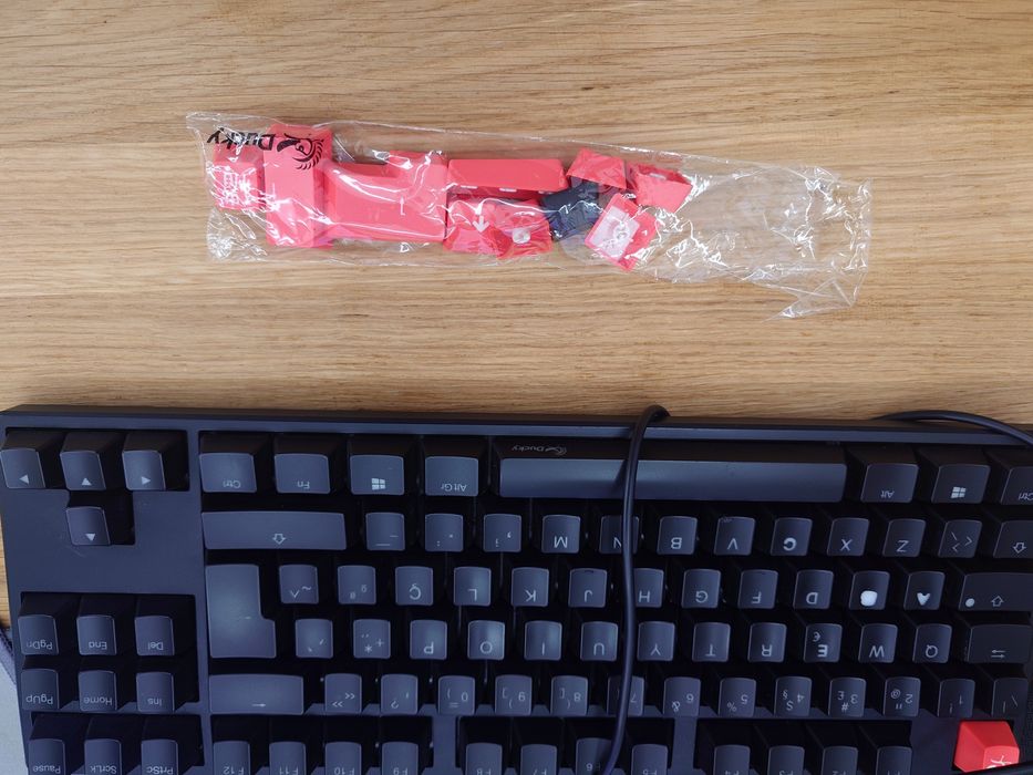 Teclado Mecânico Ducky One DKON1687 (Blue Switch) Layout PT-pt