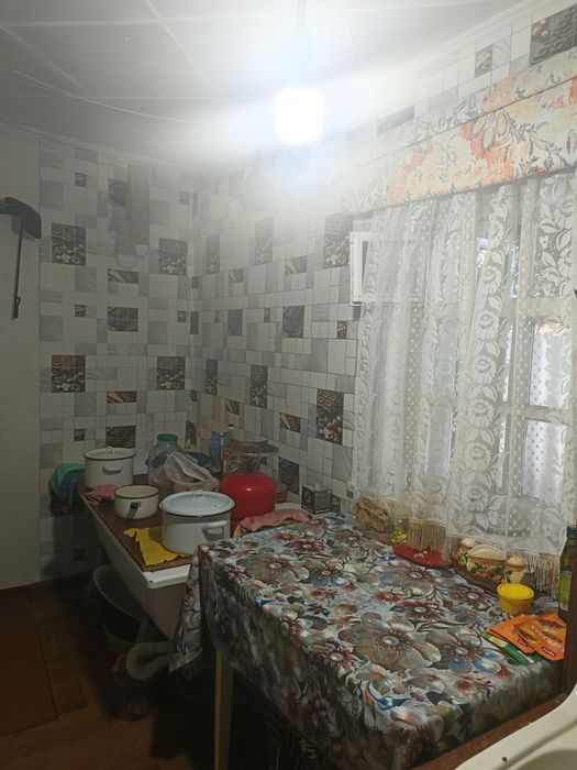 Продам 2 кімнатний будинок з великою земельною ділянкою (р-н 8 школи)