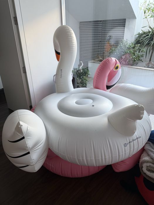 Insuflavel gigante flamingo rosa e cisne branco
