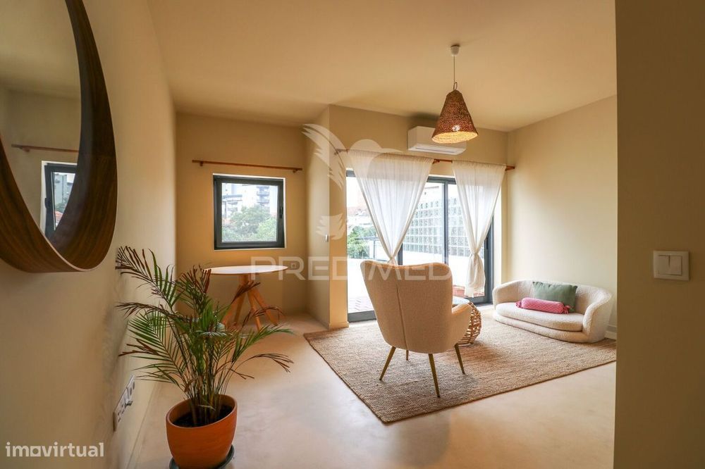 Águeda - prédio residencial com 3 apartamentos (2 T2 + 1 T1) no cen...