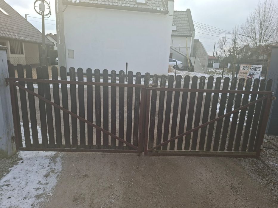 Używana brama drewniana 415 cm + furtka 96 cm – balaski
