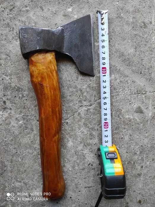 Сокира ,молоток , граблі, кільце для коси з клином