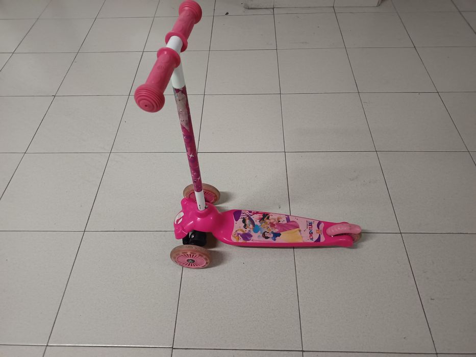 Trotinete menina