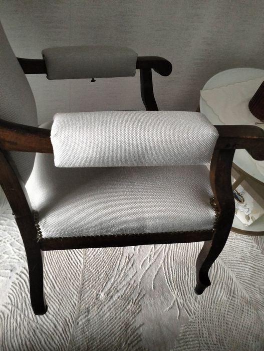 Sprzedam piękny fotel w stylu ludwikowskim  z podnóżkiem