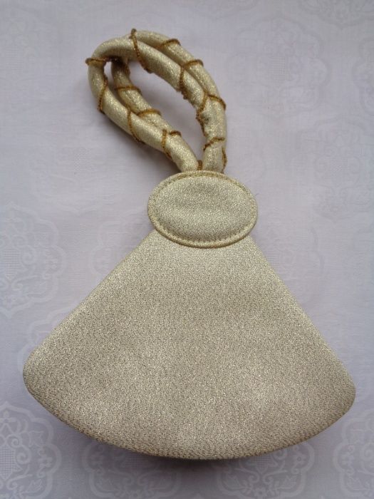 Malutka Torebka Wizytowa haftowana złotą nitką