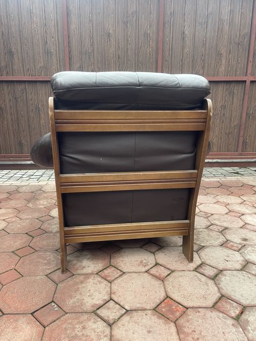 Крісло, фотель шкіряне.