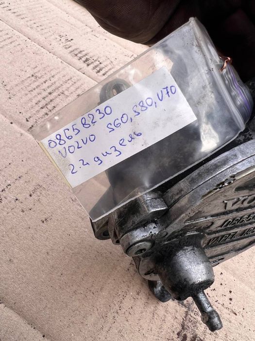 Вакуумний насос Volvo S60 S80 V70 2.4 08658230