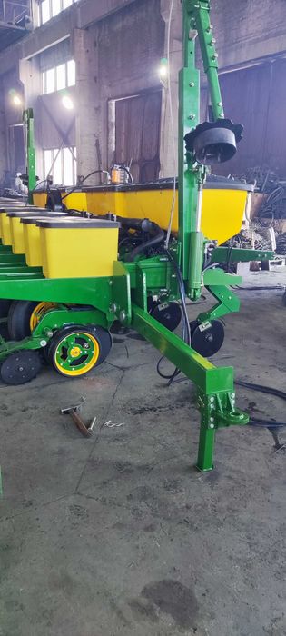 Сівалка пневматмчна точного висіва  JOHN DEERE 7200 Джон Дір