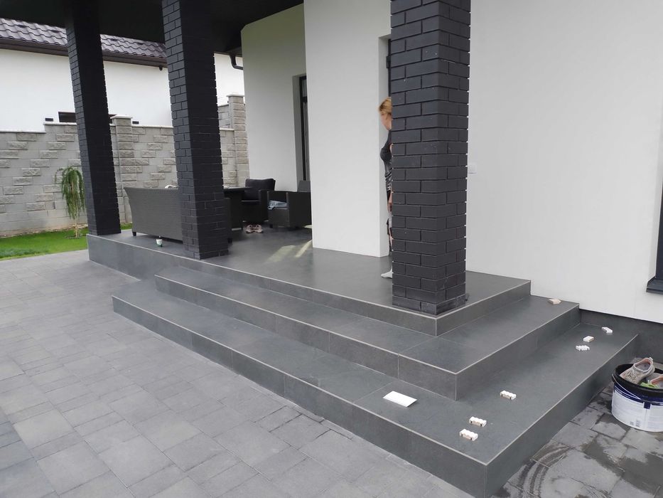 Ремонтні роботи, малярні роботи, вкладання плитки.