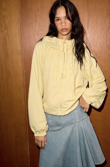 Куртка, ветровка зі шнурівкою Zara. Тренд весни