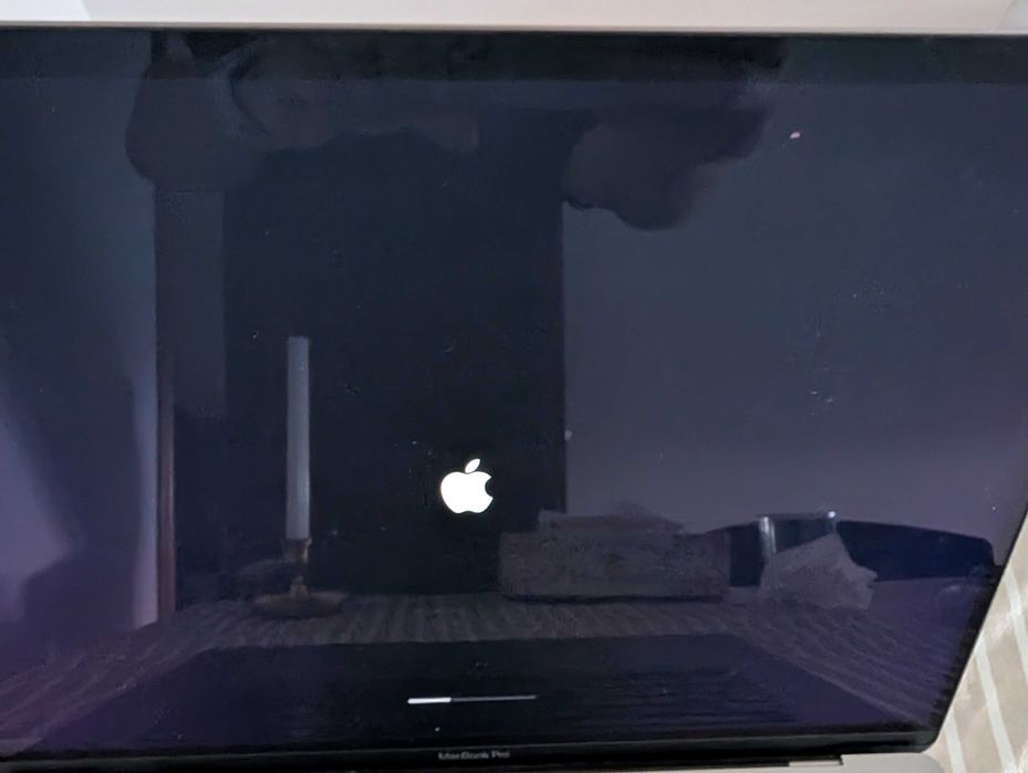 MacBook Pro 16" 2019 / 2.6GHz i7 / 32Gb RAM / 512Gb SSD / English Keyboard