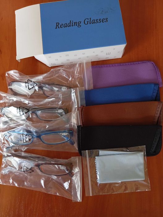 Zestaw okularów 2,5 4 sztuki, różne kolory..