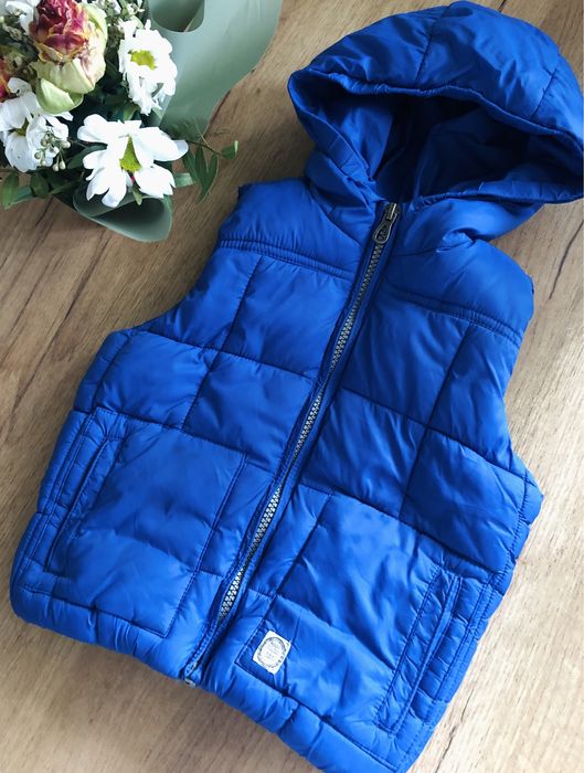 Жилетка Zara р 98 на 2-3 г дутая синтепон
