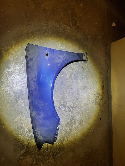 Błotnik lewy przód Audi A3 8l granatowy LZ5W