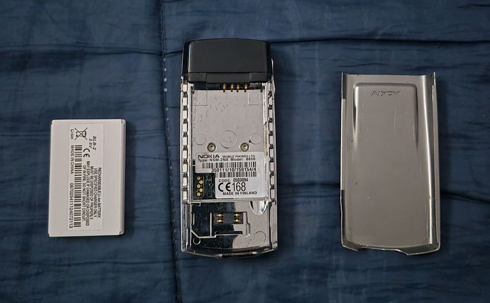 Telemóvel NOKIA 8850