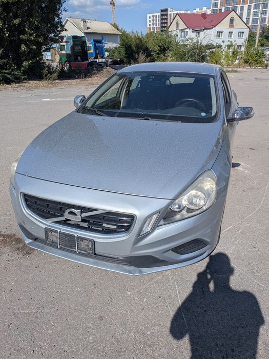 Передній бампер Volvo S60 V60 R-design 2011р 1.6d2