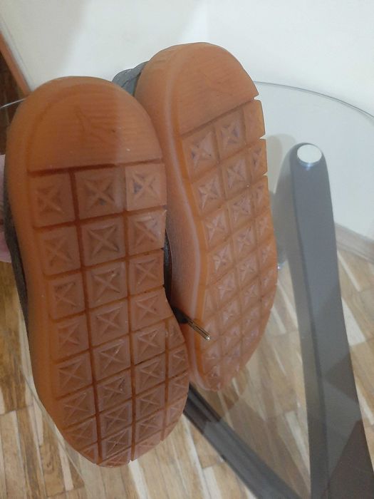 кросівки puma  жіночі 40,5 оригінал замша