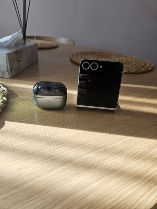 Samsung galaxy flip 5 + sluchawki buds 3 pro