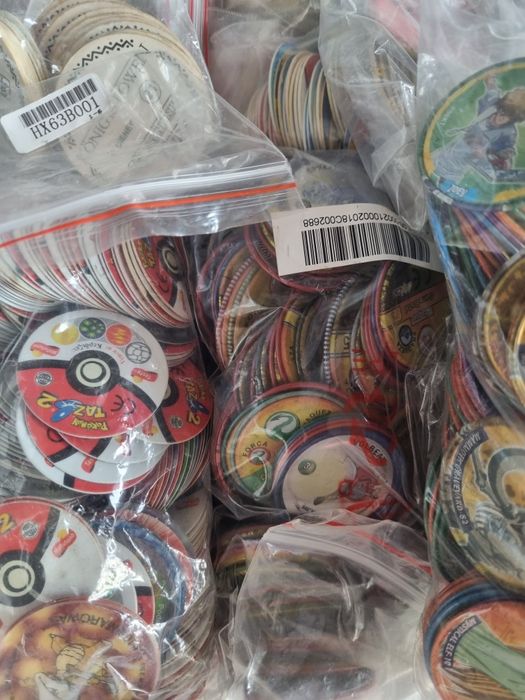 Tazos de várias coleções pokemon Yu-gi-oh digimon matutanos