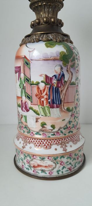 Lâmpada antiga de porcelana