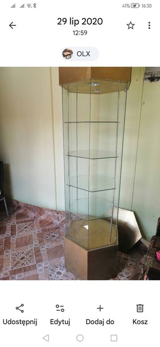 Witryna szklana z oświetleniem