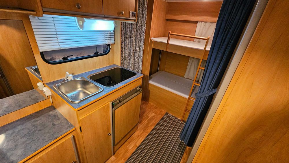 Caravana + Estrutura Coberta  -  Pronto a Usar!