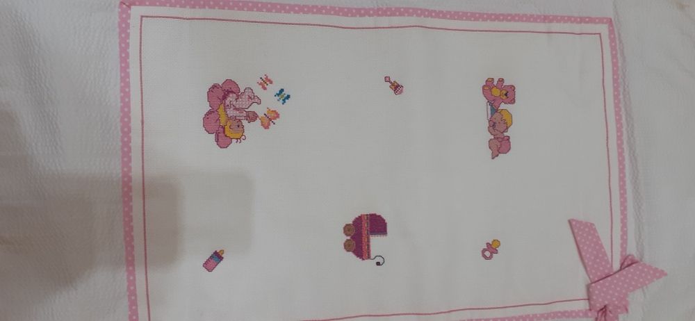 Edredão para berço de bebé menina