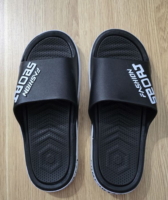Chinelo masculino preto e branco
