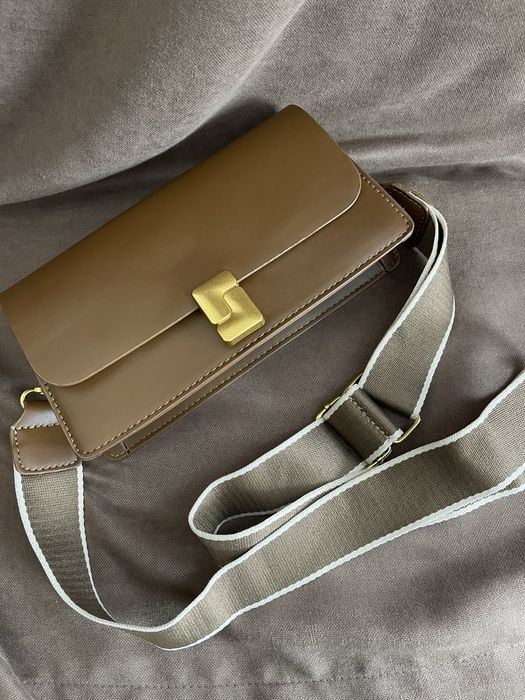 Коричнева сумочка клатч з ремінцем