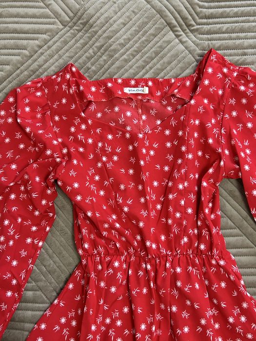 Червоне плаття з резинкою на талії