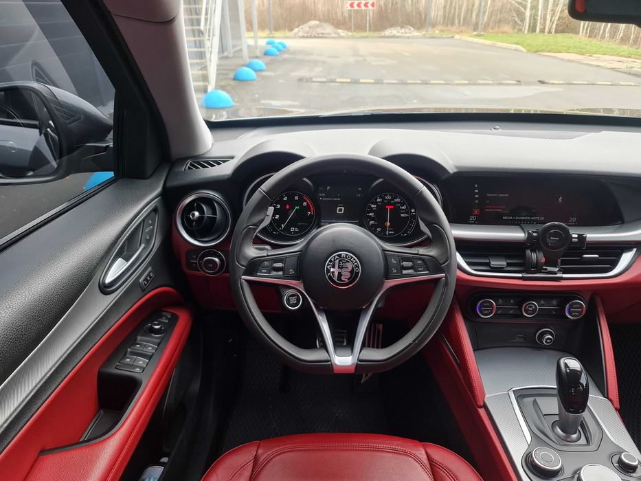 Салон Alfa Romeo Stelvio Сидіння Карти Тунель Декор Кнопки