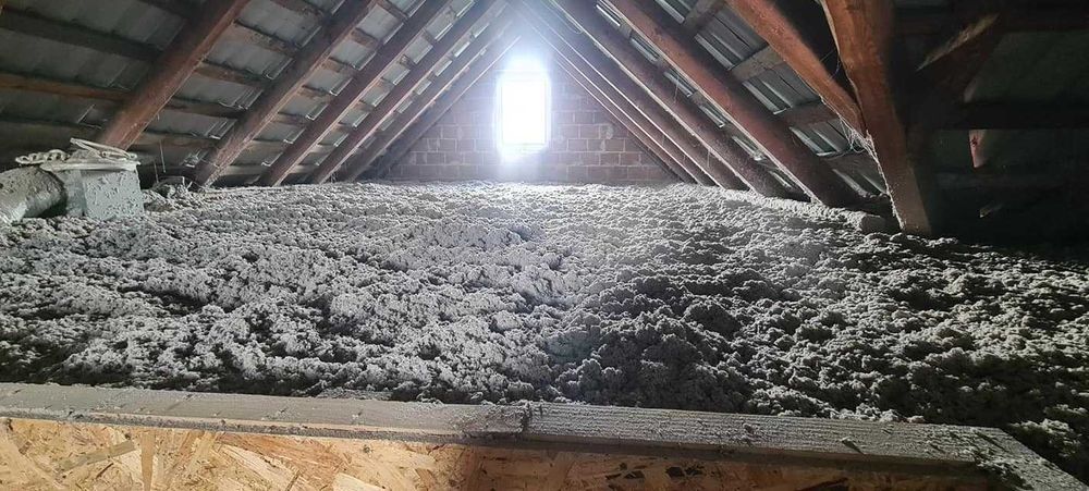 Ocieplanie CELULOZĄ naprawa wymiana  izolacji poddasza WDMUCHIWANIE