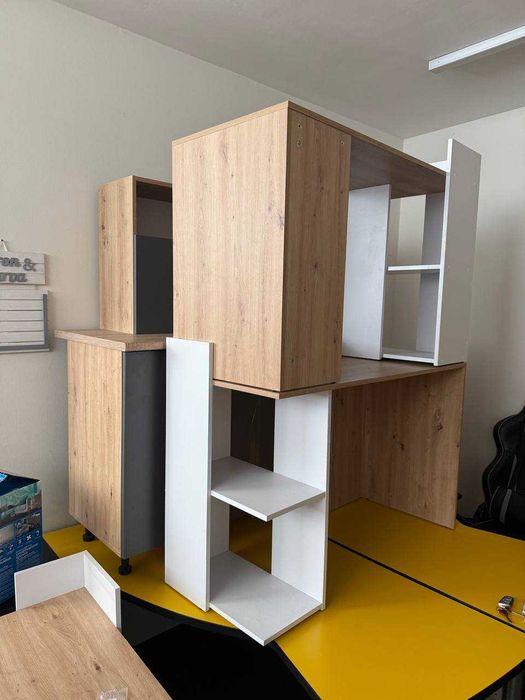 Продаж з офісу стелажи,тумби,столи, крісла,стільці,оргтехніка