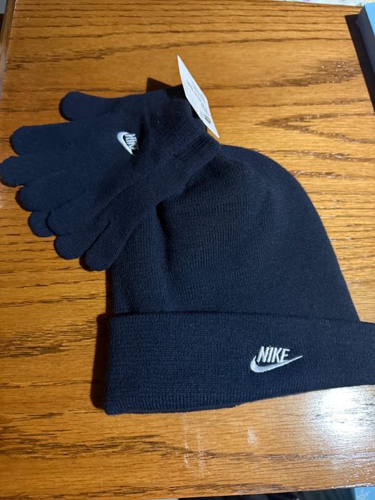 Продам дитячий набір шапка з рукавицями