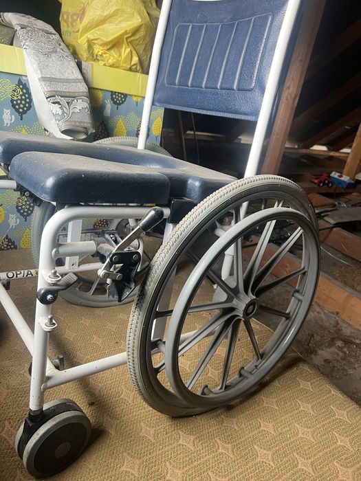 крісло качалка для душа та туалета