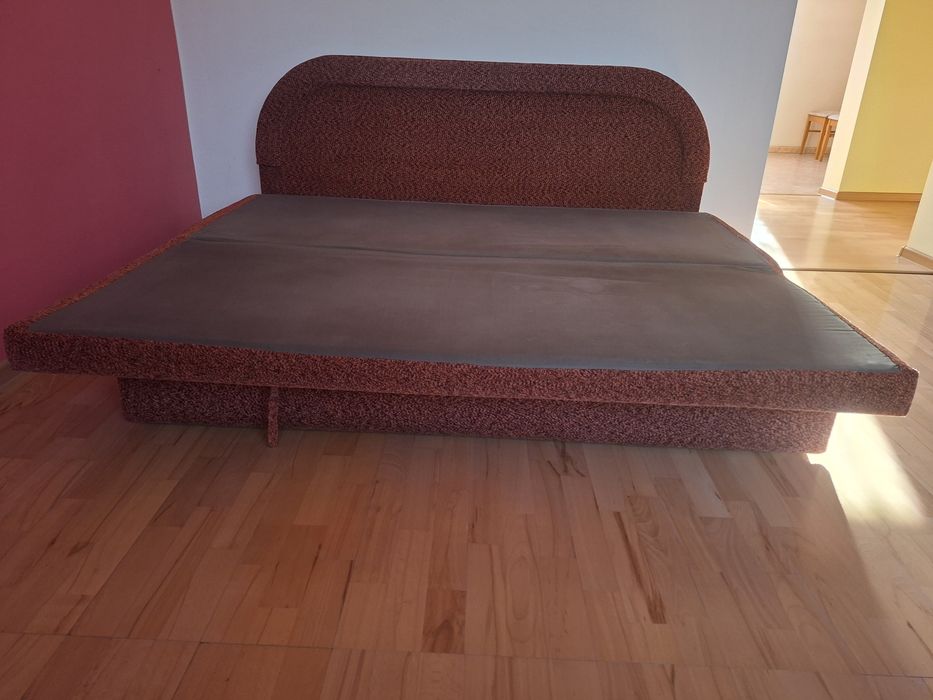Sofa rozkładana.