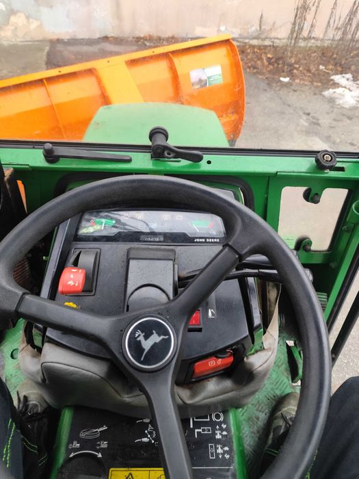 Traktorek komunalny do odśnieżania