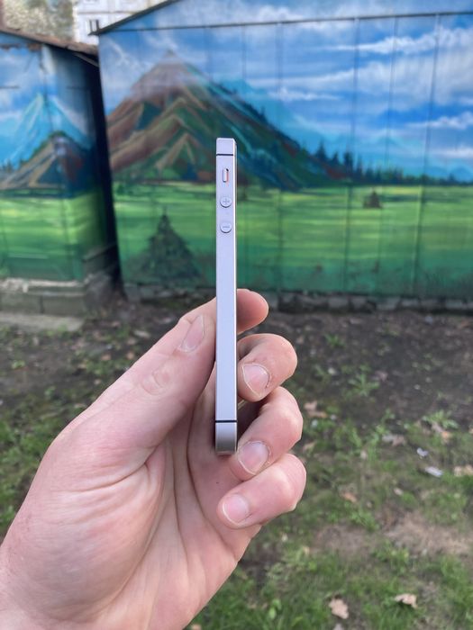 Продам Apple iPhone SE 1st generation 32GB Space Gray Neverlock