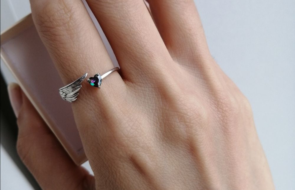 Каблучка срібна стильна крила,серце,серденько,з камнем,one Size, 17,18