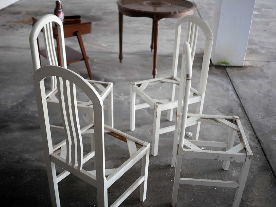 Mesa + 4 Cadeiras (Para Limpeza / Restauro / Desocupar Urgente)