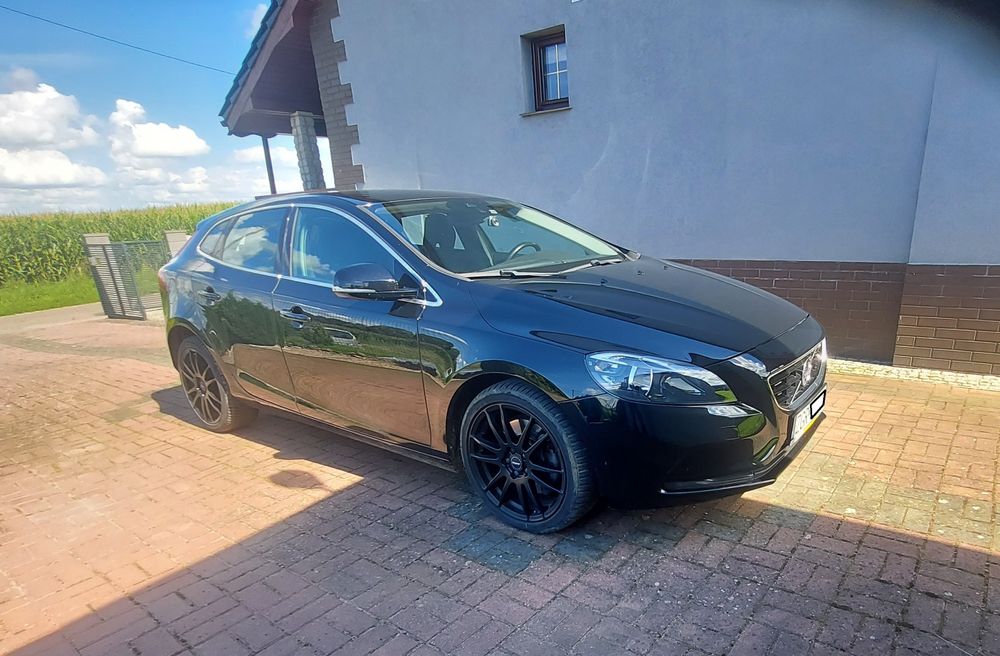 Volvo v40 D4  2.0 diesel  190km