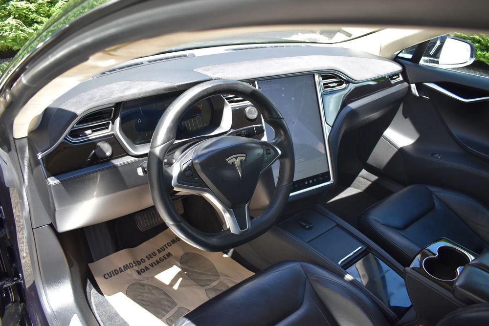 Tesla Model S 85