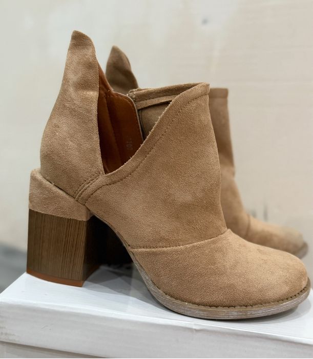 Сапоги жіночі нові 2шт