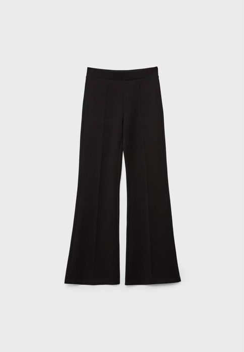 Штани-кльош Stradivarius Cropped Flare Hi-Rise у чорному