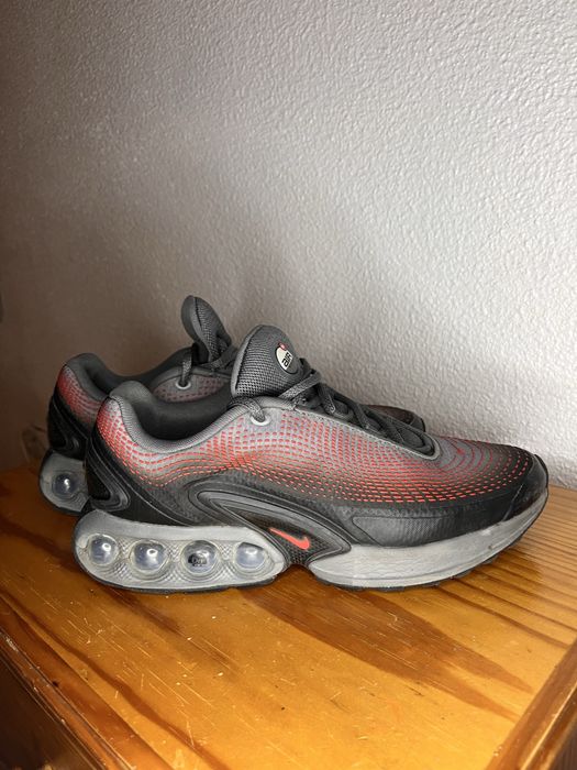 Sapato DN Nike vermelho e preto