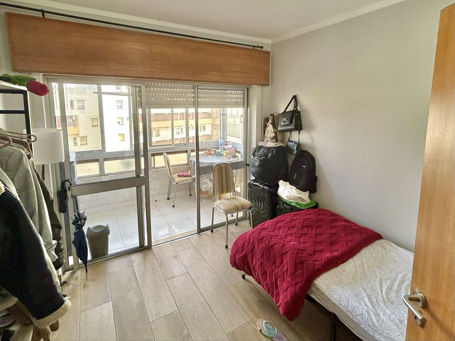 Apartamento T3+1 em localização central FARO