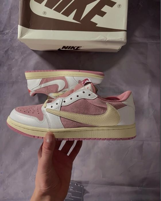 Travis Scoot Pink