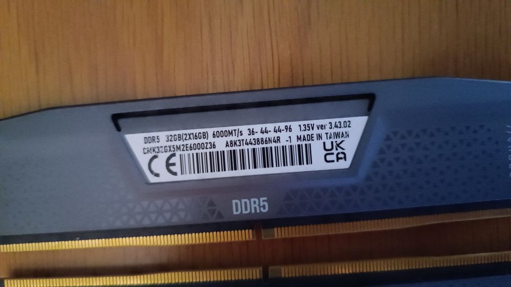 Kit Memória RAM Corsair Vengeance 32GB (2x16GB) DDR5 6000MHz